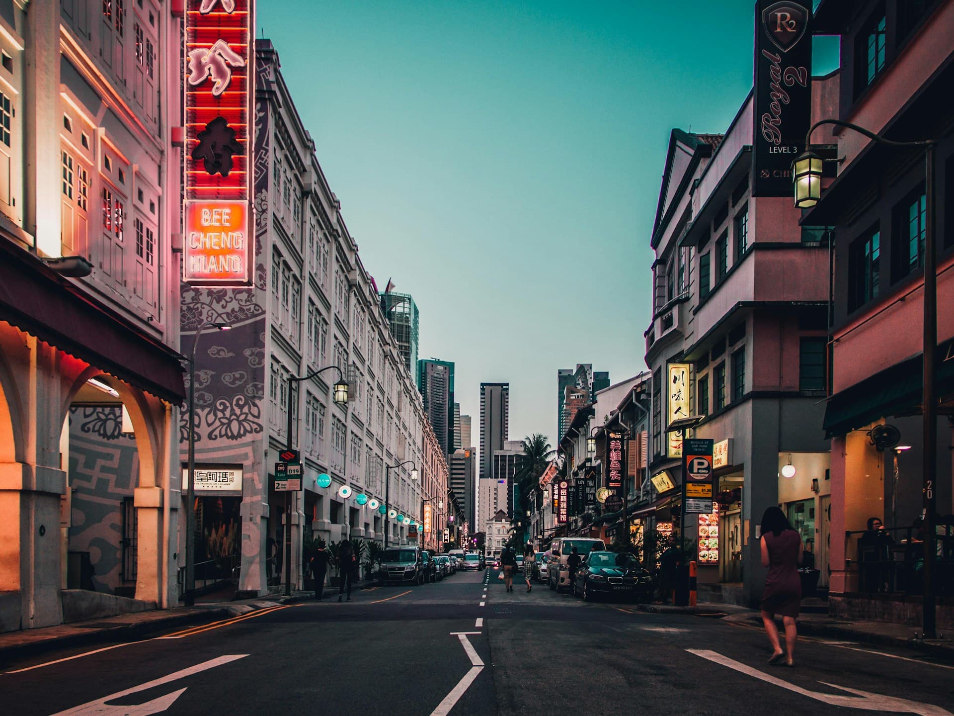 Singapore Nightlife Beyond the Clubs: Late-Night Eats, Bars with a View, and Night Markets